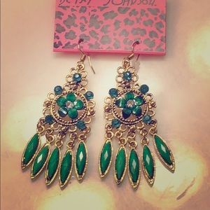 🌺 Emerald Green Dangle Earrings ❤️❤️